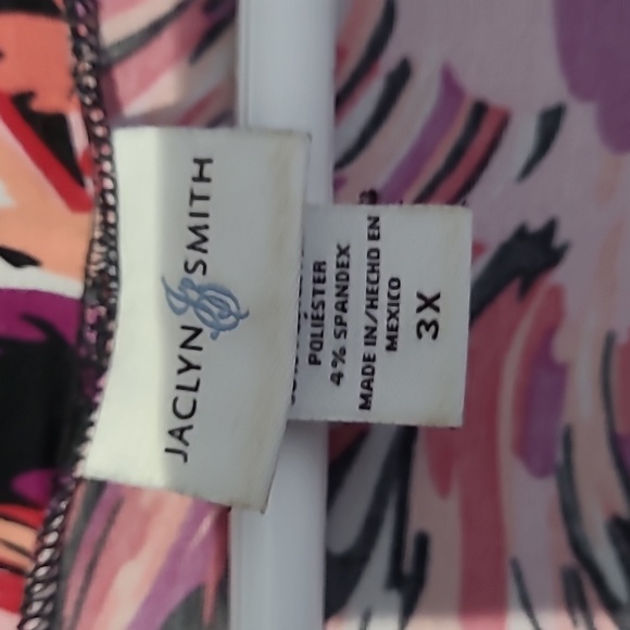 Super flattering faux wrap top - Picture 2 of 2